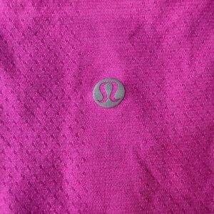 Lululemon Women Swiftly Tech Sleeveless Top
15” across chest
24” long
